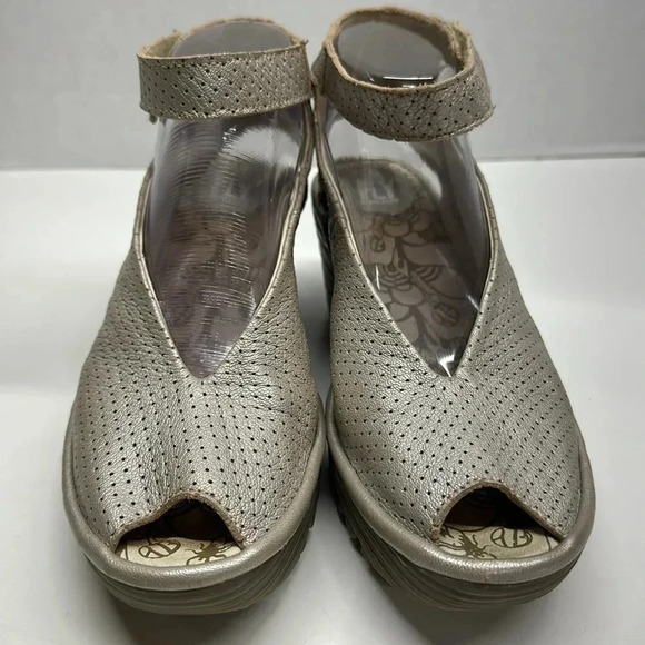 Fly London Yala Perforated Leather Wedge Lug Sandals Peep Toe  Silver Size 38 8 - Picture 3 of 12